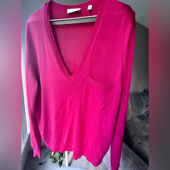 Knit top from Equipment brand in a beautiful shade of magenta pink.Size S - Picture 4 of 4